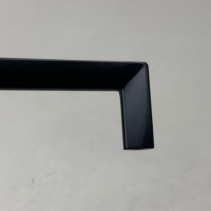 BERENSON (10 PACK) Metro 160mm CC Matte Black Pull Zinc 4121-1055-P