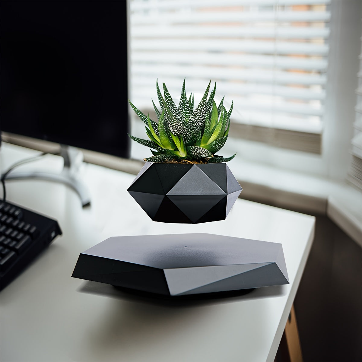 Magnetic Levitating Plant Pot – Rotating Floating Geometric Bonsai Planter Indoor