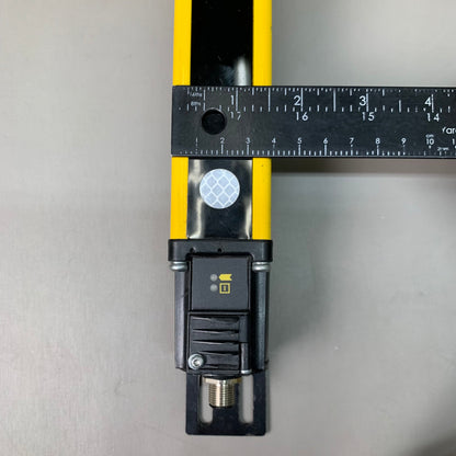 ALLLEN BRADLEY Guard Shield Light Curtain Transmitter 47" x 2" Yellow T4K1440YD Used AS-IS