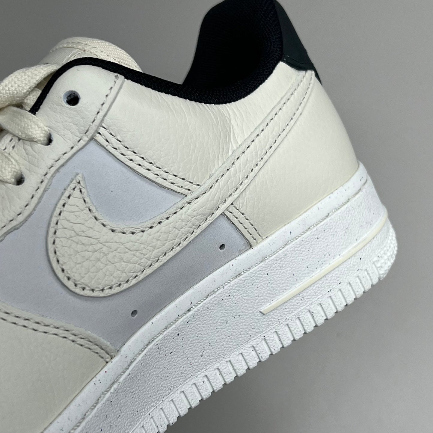 NIKE Air Force 1 07' LX Leather Shoes Sz Women's 9 Sail/Coconut Milk-Black DZ2708 101