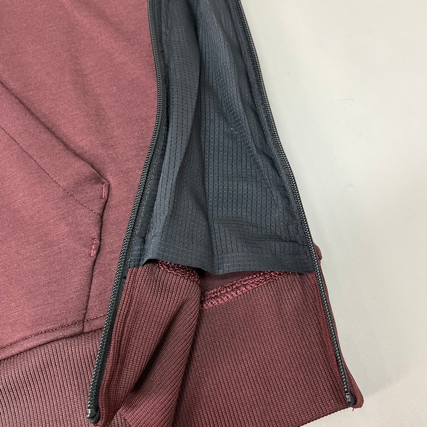 ON RUNNING Women's Active Wear Hoodie Sz-Large Mulberry 219.00346