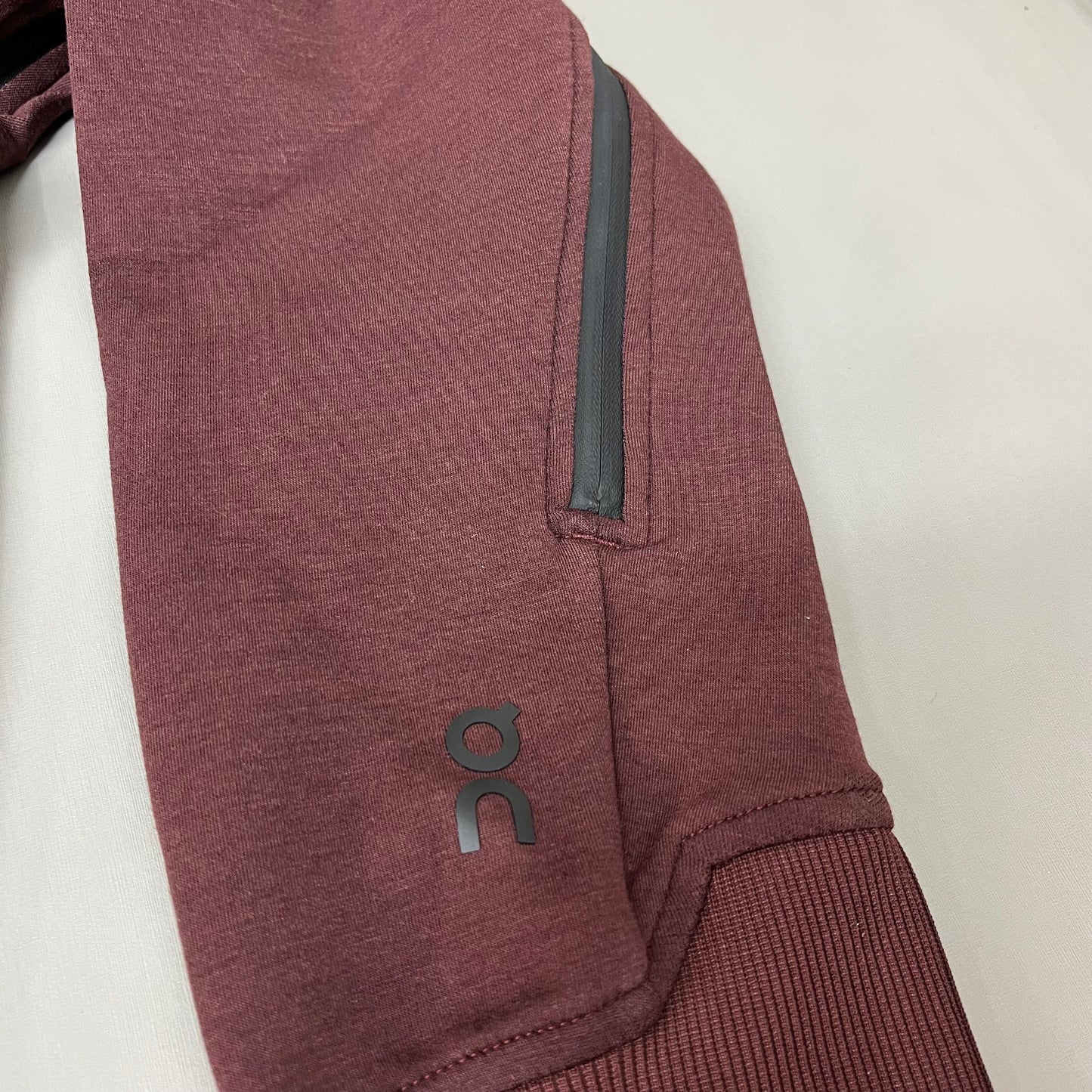 ON RUNNING Women's Active Wear Hoodie Sz-Medium Mulberry 219.00346