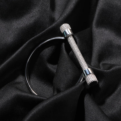 Horseshoe-shaped bracelets inlaid with zircon and diamonds
