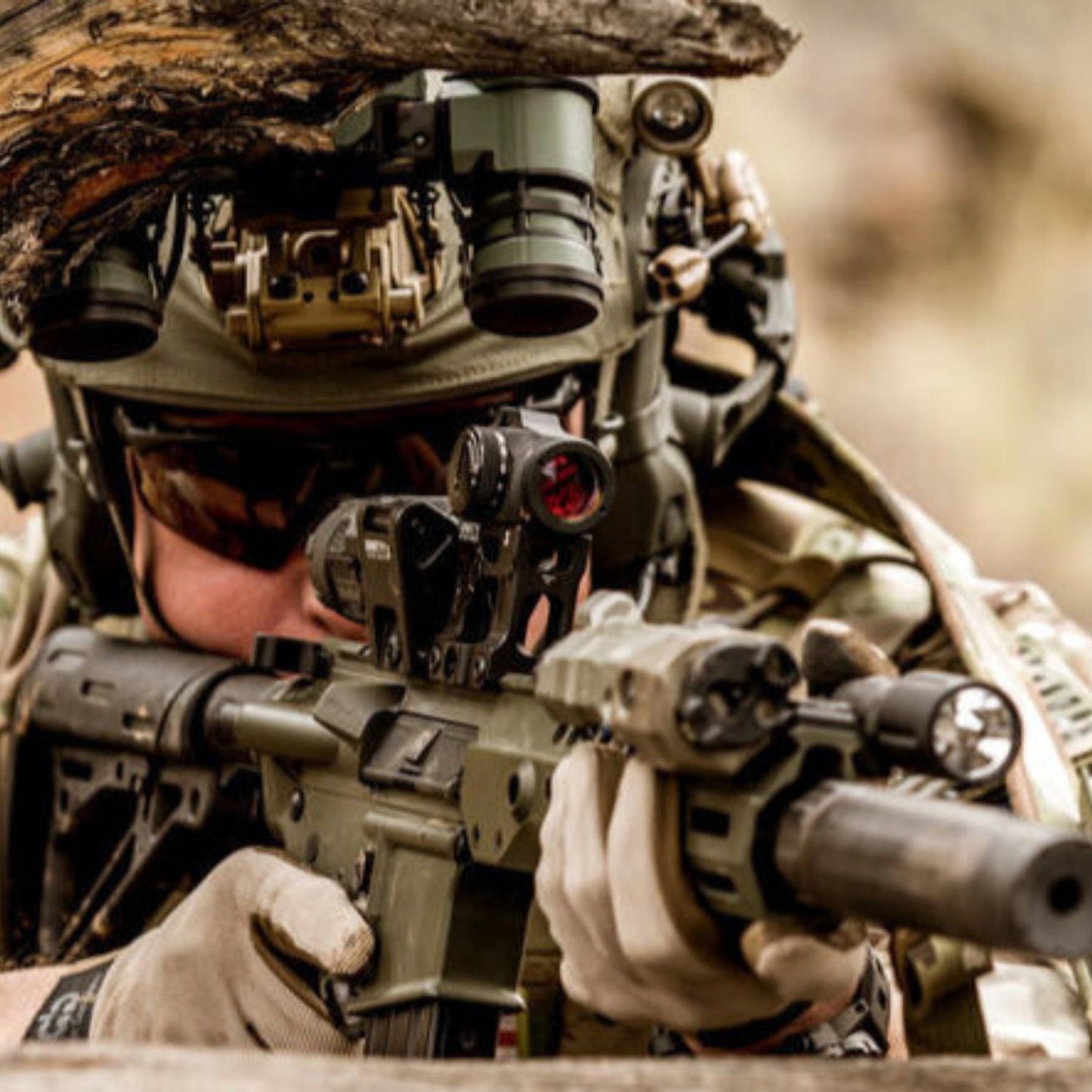 Aimpoint Micro T2 - Rugged 2 MOA Red Dot & 5-Year Battery - NVG Compatible & Waterproof