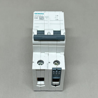 SIEMENS Miniature Circuit Breaker 230 V 6kA, 32 A, D=70 mm Off-White 5SL6532-7 (New)